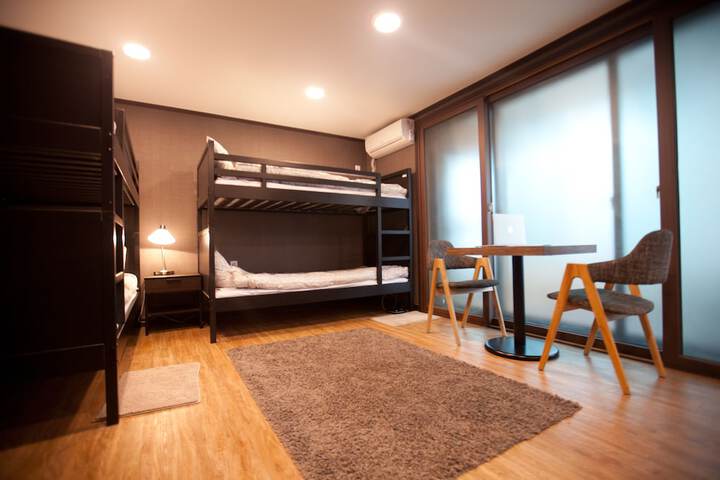 Room 12 of 77