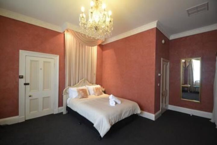 Room 2 of 25