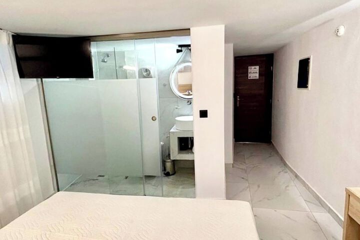 Room 18 of 36