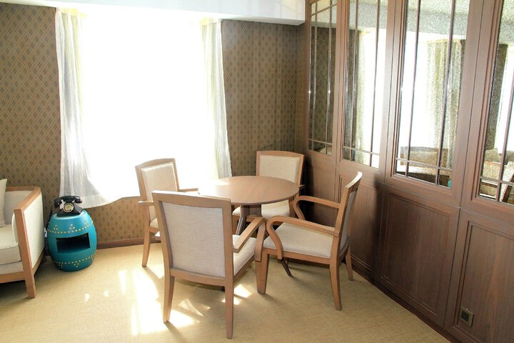 Room 10 of 46