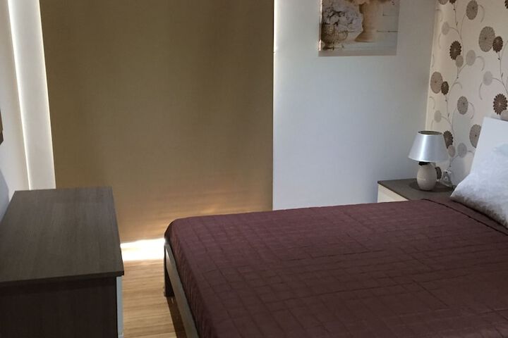 Room 10 of 20