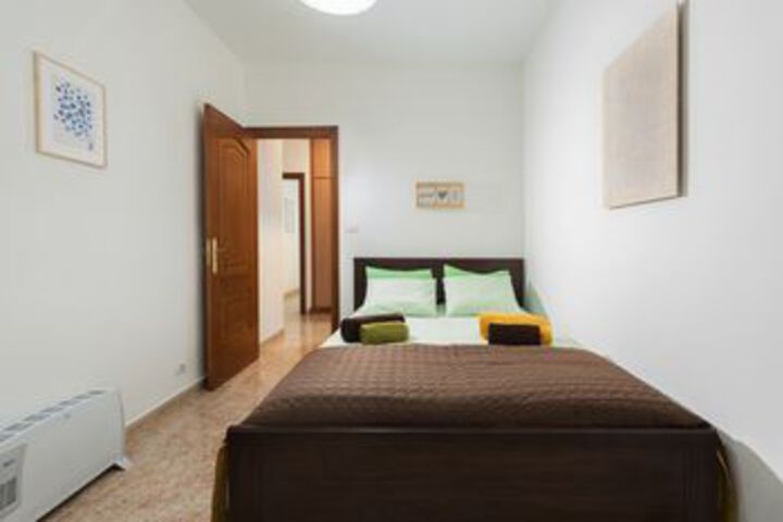 Room 17 of 27