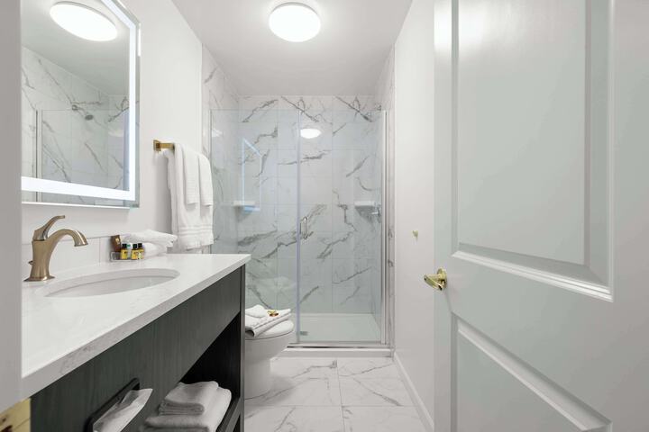 Room 32 of 42