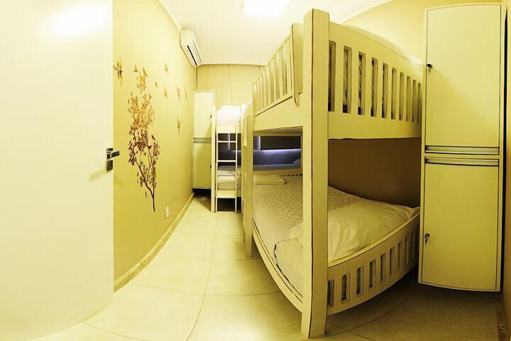 Room 14 of 40