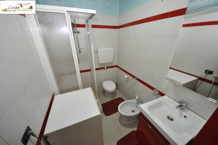 Room 25 of 27