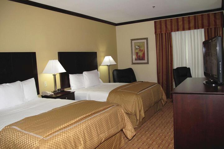 1 King Bed Deluxe (3 of 9)
