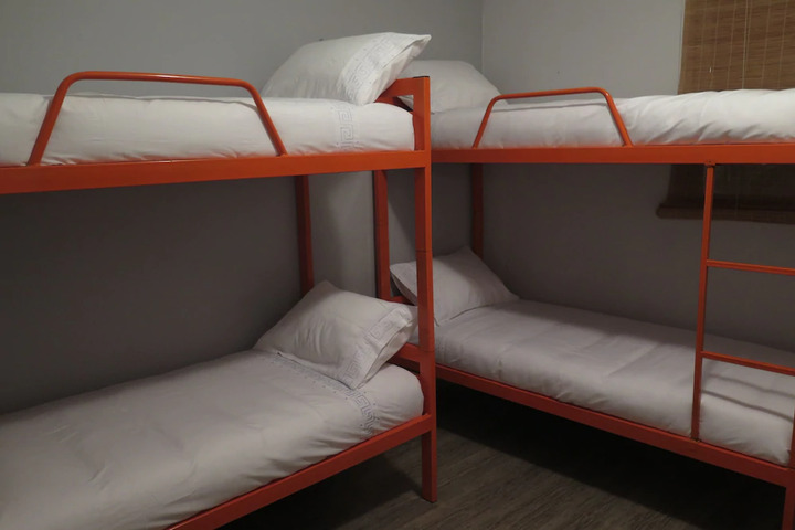 Room 4 of 9