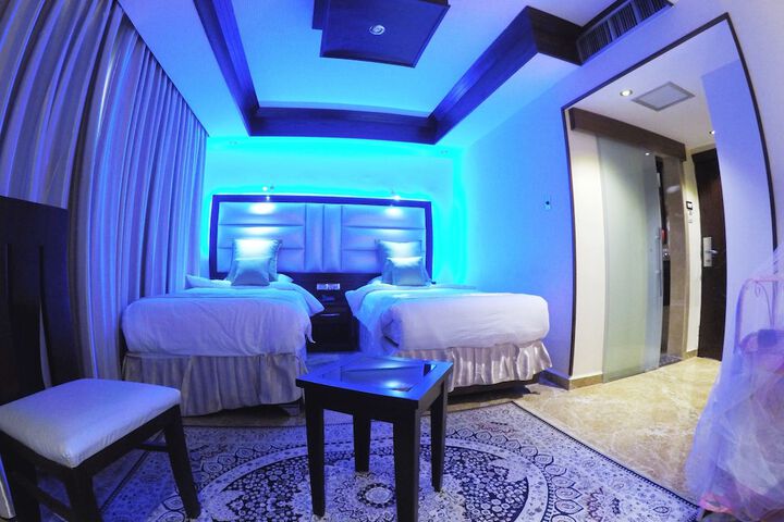 Room 17 of 43