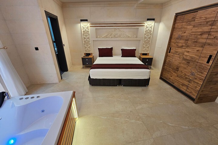 Room 3 of 10
