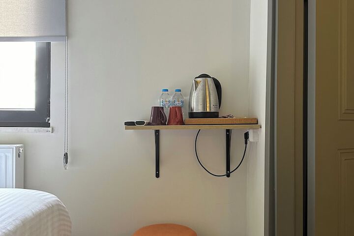 Room 12 of 16