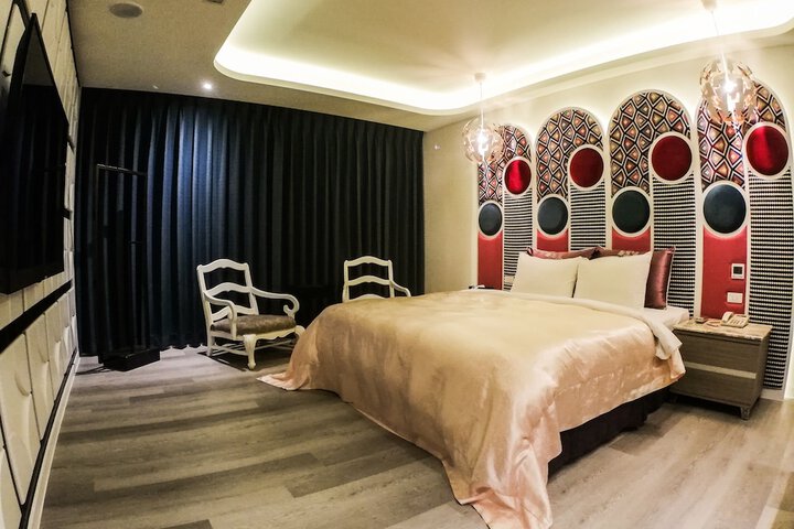 Room 18 of 37