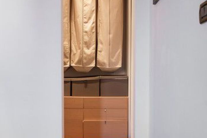 Room 4 of 10