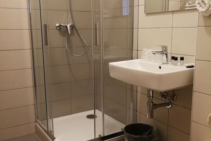 Room 62 of 84