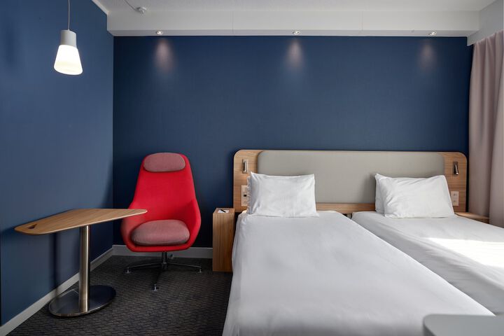 Room 32 of 92
