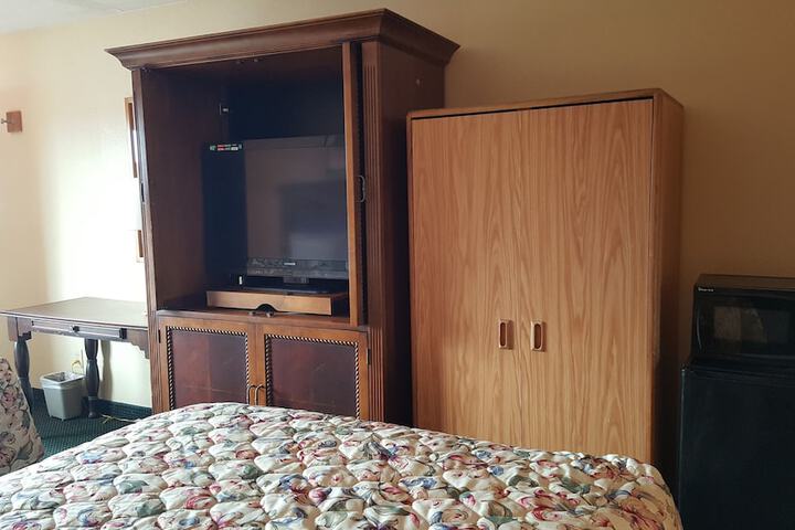 2 Queen Beds (3 of 9)