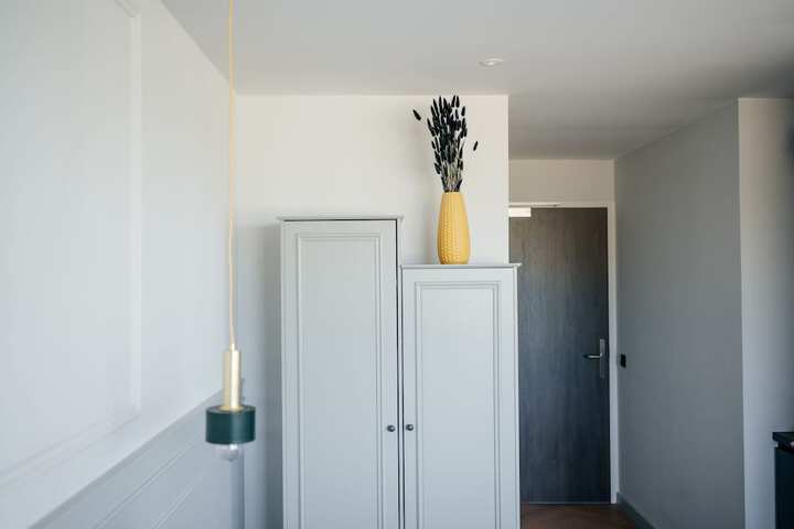 Room 6 of 27