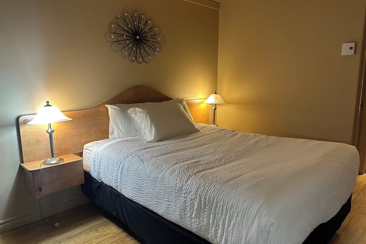 Queen Bed Accessible (7 of 13)