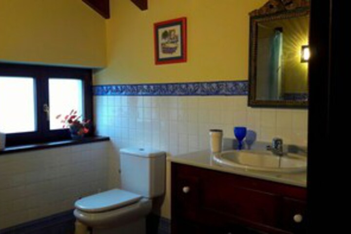 Room 2 of 9