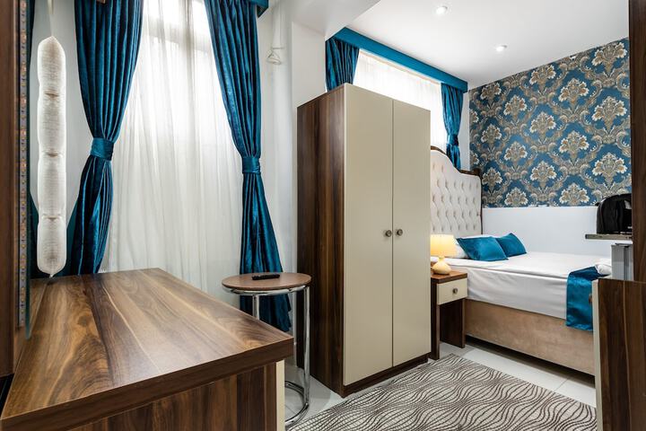 Room 2 of 112