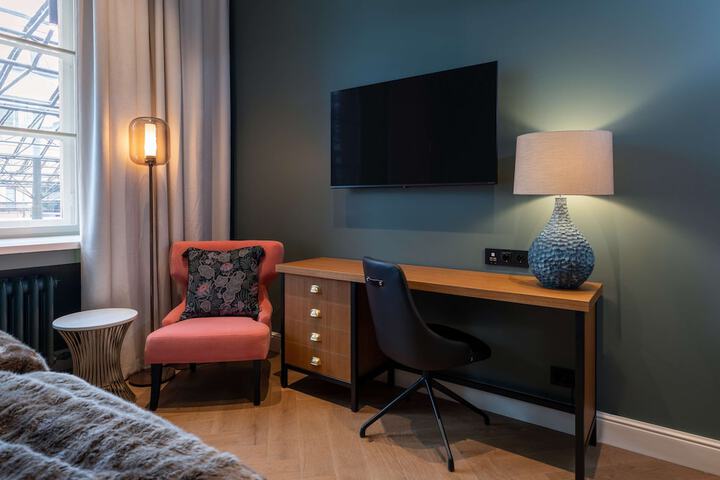 Room 10 of 76