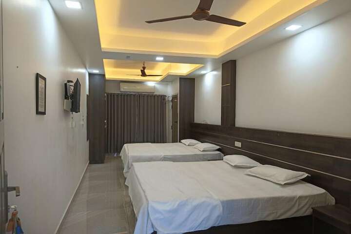 Room 4 of 10