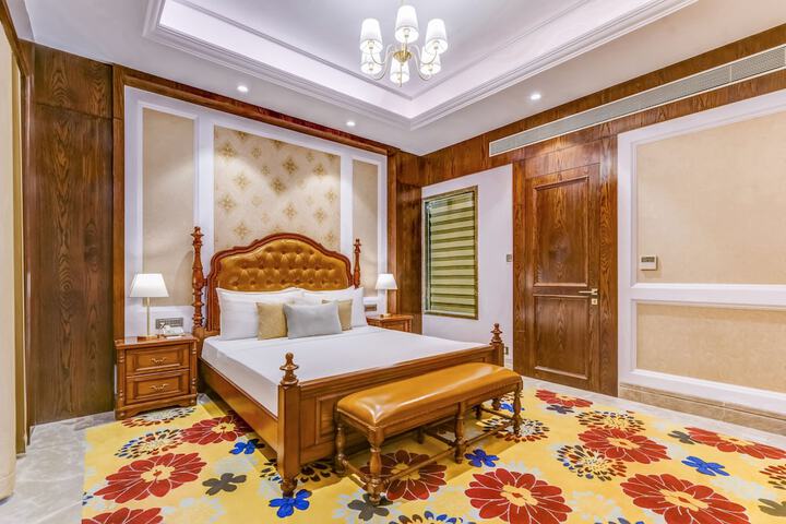 Room 52 of 119