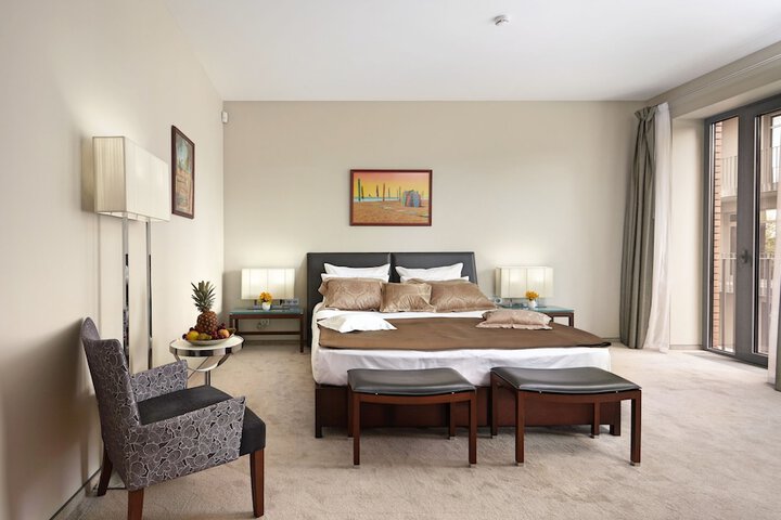 Room 18 of 112