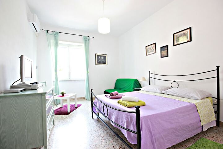 Room 2 of 22
