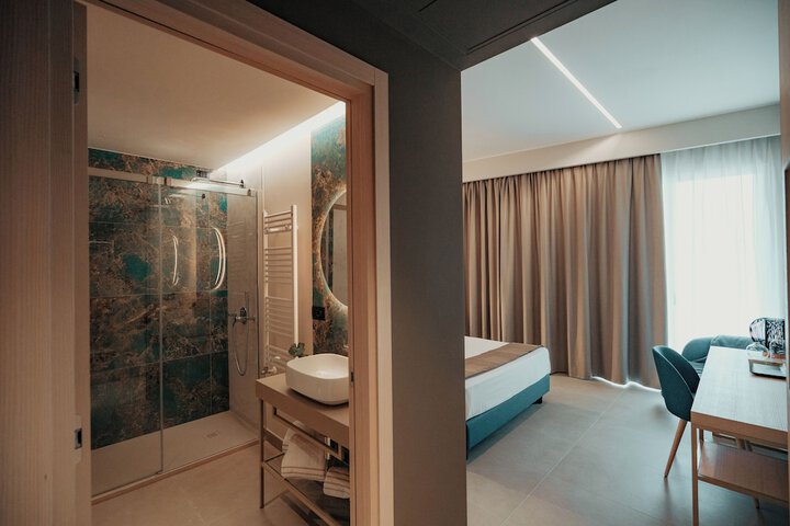 Room 42 of 107