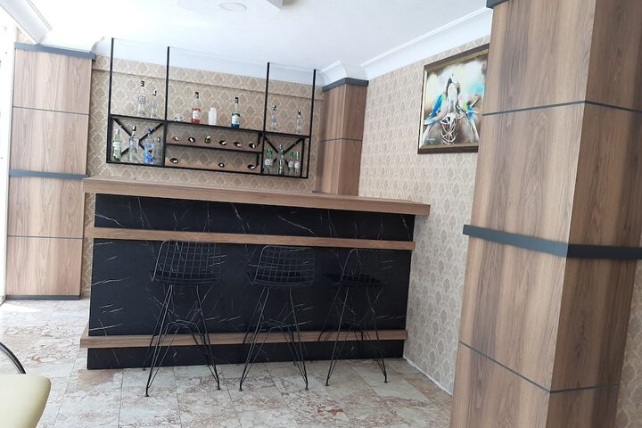 Lounge 16 of 20