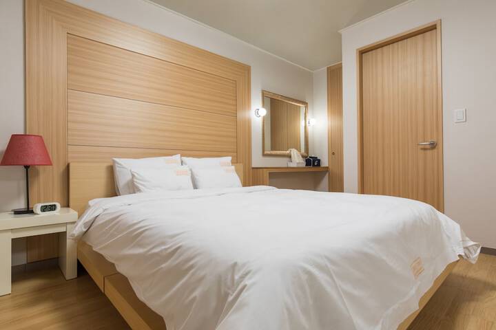 Room 12 of 68