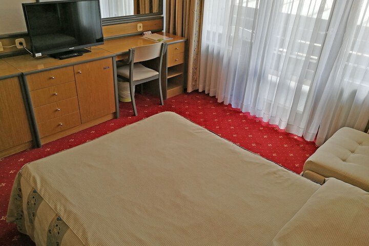 Room 17 of 49