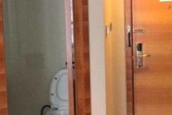 Room 17 of 137