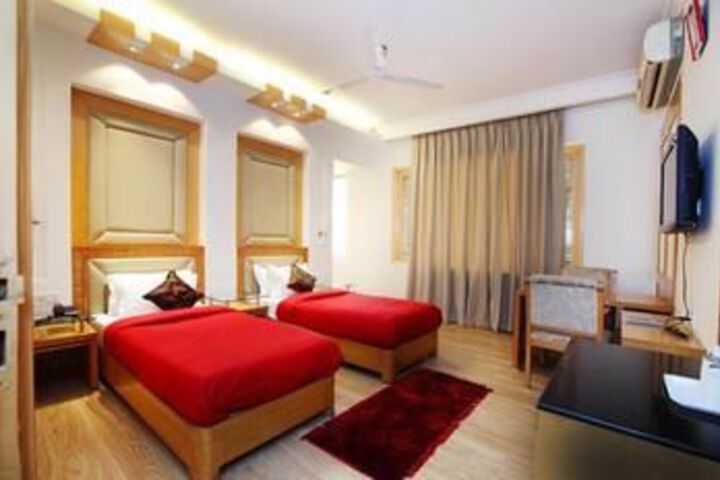 Fabhotel Cyber Park in Gurugram