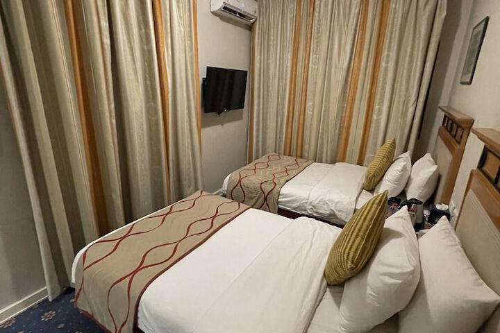 Room 25 of 47
