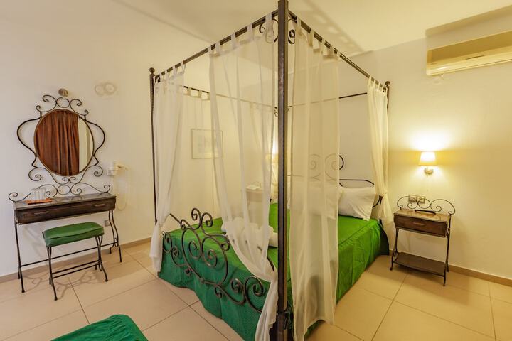 Room 12 of 61