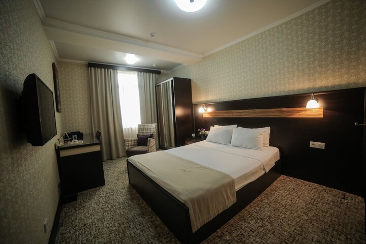 Room 16 of 44