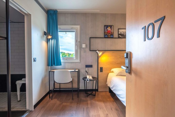Room 19 of 110