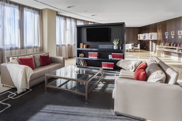 Entrance & Lobby