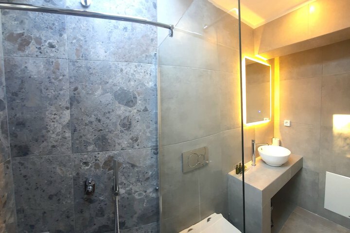 Room 18 of 46