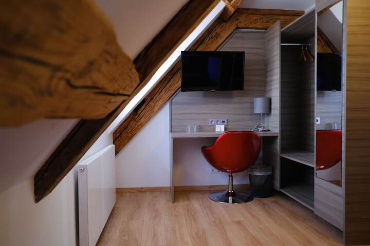 Room 9 of 40
