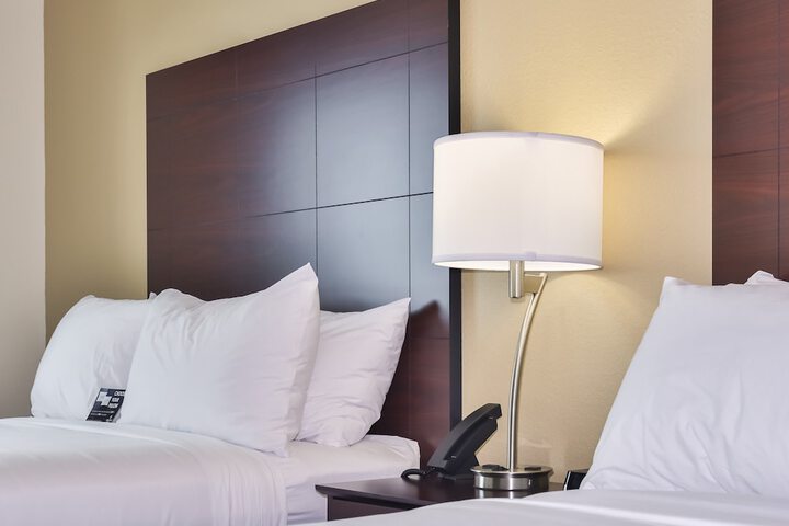 2 Queen Guest Room (4 of 12)