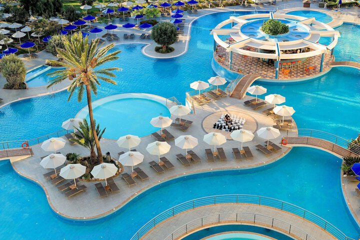 Hotel Pool