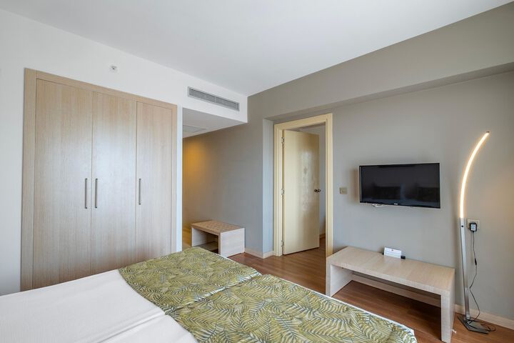 Room 12 of 91