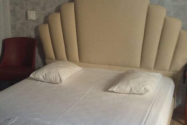 Room 27 of 141