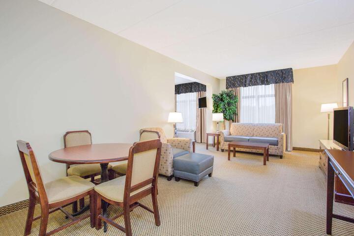 1 King Bed (1 of 5)