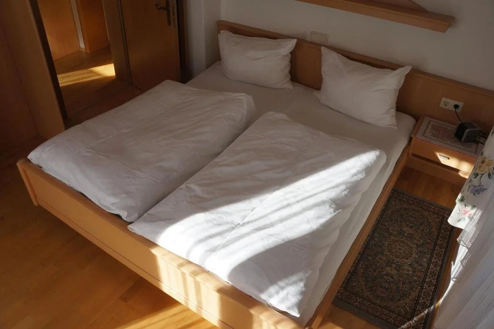 Room 2 of 16
