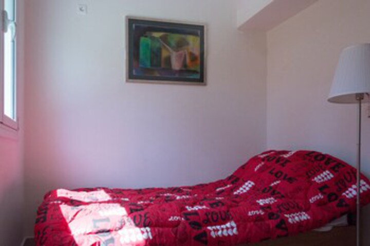 Room 27 of 40