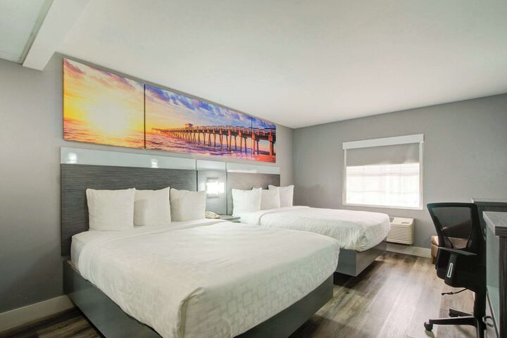 2 Queen Beds (9 of 9)
