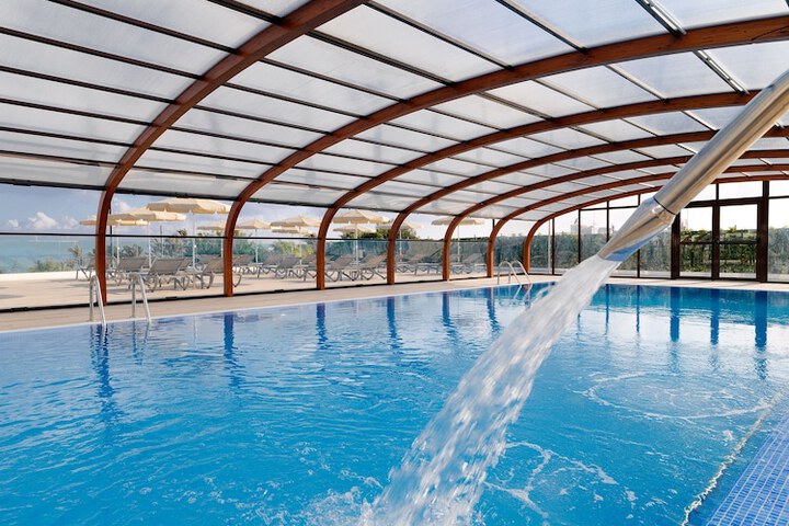 Hotel with Pool